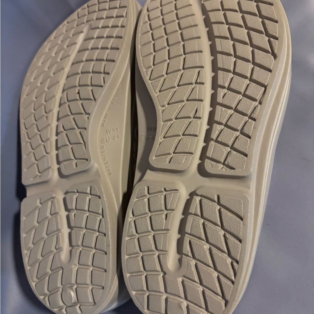 Oofos Women's Cream Athletic Sandals - Picture 6 of 6